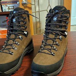 Lowa Tibet GTX Wide Men's Trekking Boots New in box